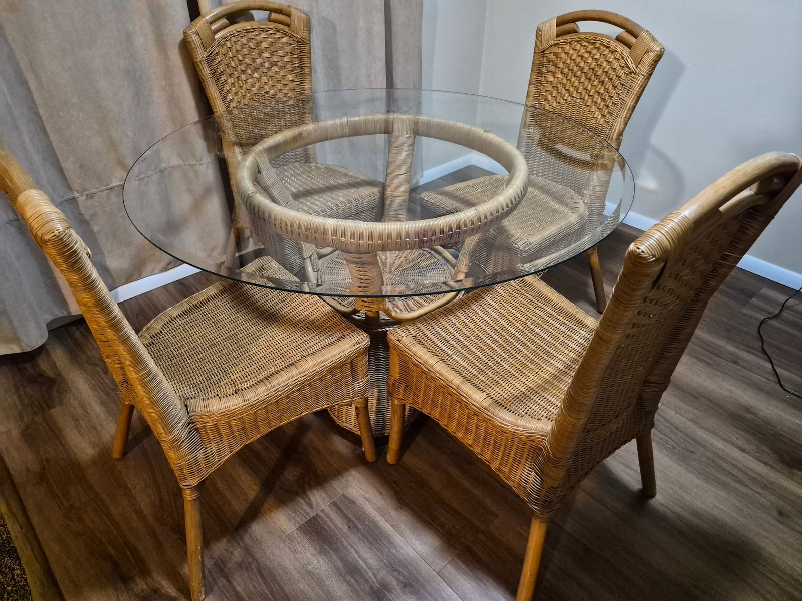 Round Wicker Dining Table with Four Matching Chairs and Glass Top