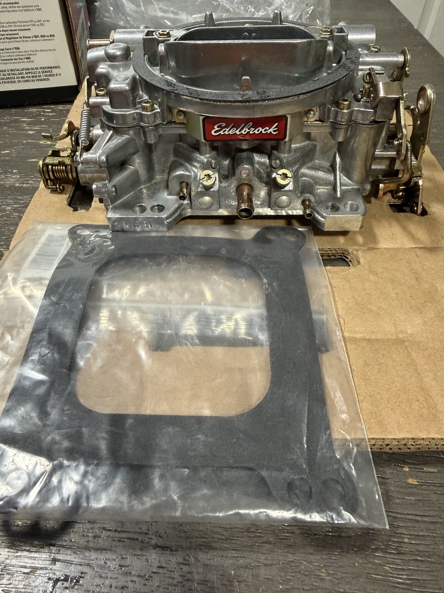 Edelbrock 4-Barrel Carburetor with Mounting Gasket 