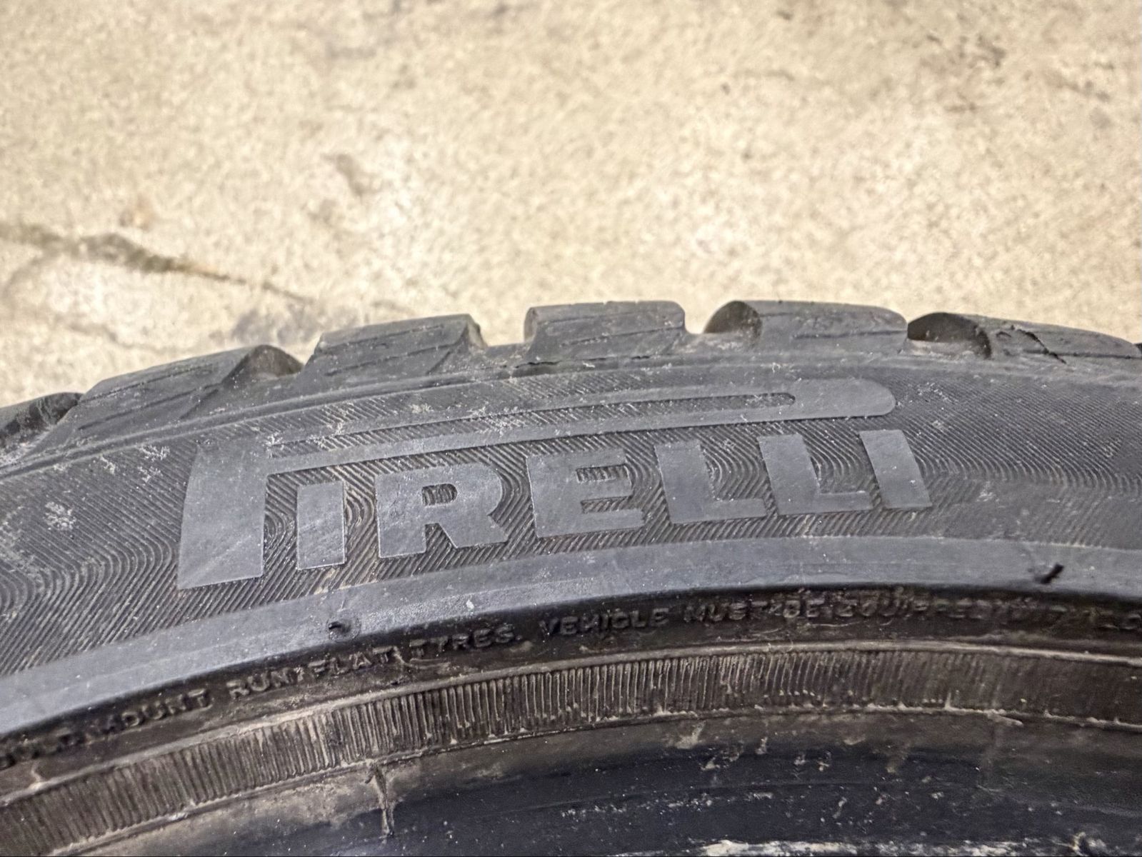 4 Pirelli Sottozero 3 225/40 R18 92V M+S Run Flat Winter Tire