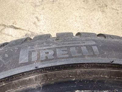 4 Pirelli Sottozero 3 225/40 R18 92V M+S Run Flat Winter Tire