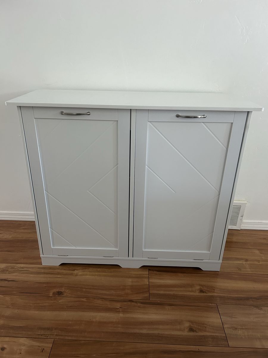 Trash can cabinet