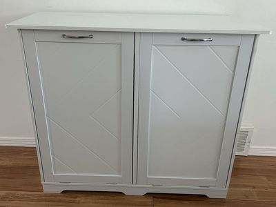Trash can cabinet