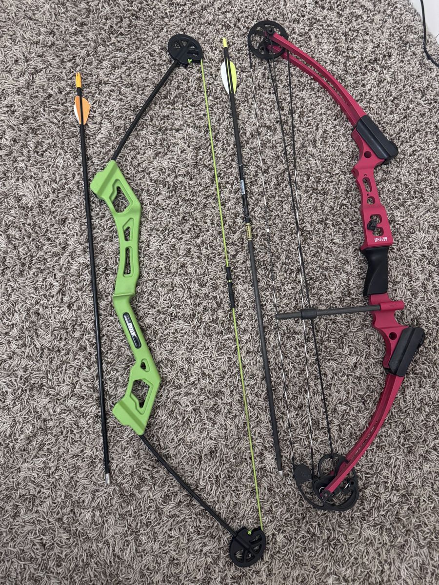 Youth Archery Set: Genesis Mini (Red) & Bear Valiant (Green) + 2 Arrows