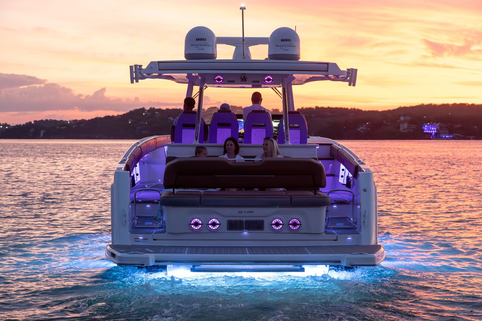 2026 Regal luxury surf yacht on Lake Powell – sleep, surf & cruise (2026 regal 38)