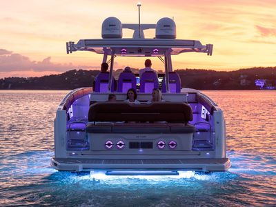 2026 Regal luxury surf yacht on Lake Powell – sleep, surf & cruise (2026 regal 38)