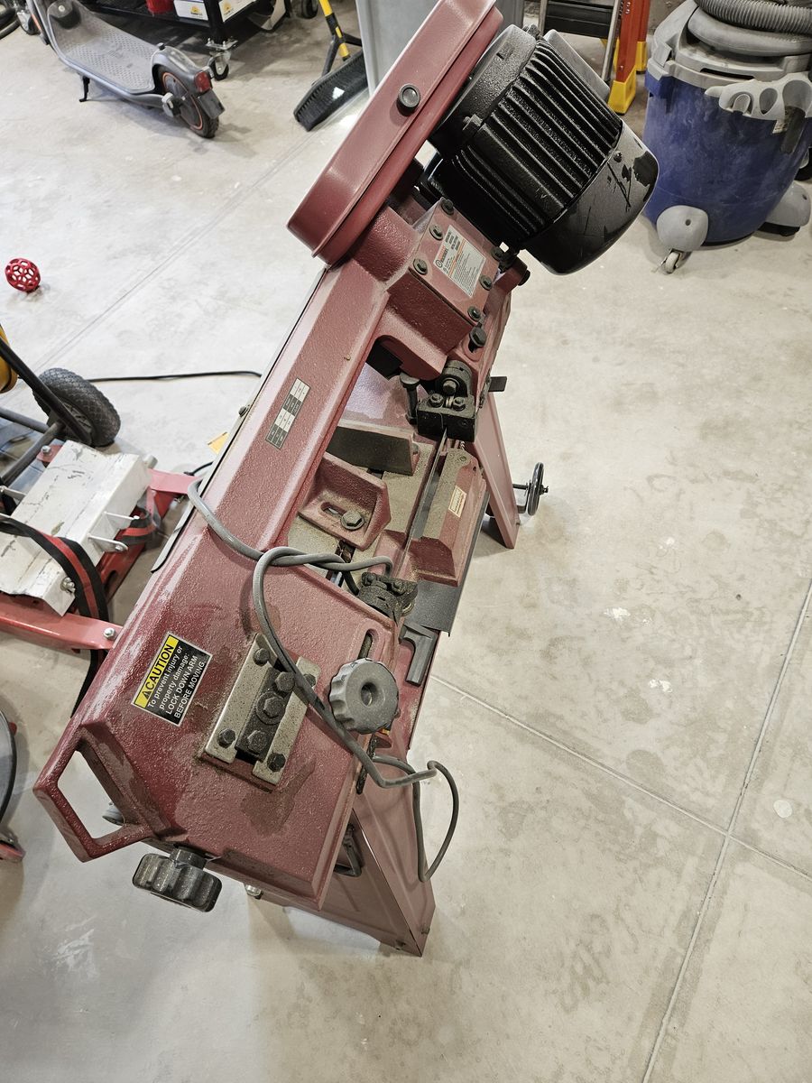 Central Machinery Horizontal / Vertical Metal Cutting Bandsaw (Item 93762)