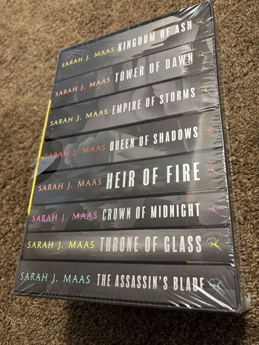 COMPLETE, NEW Throne of Glass Series