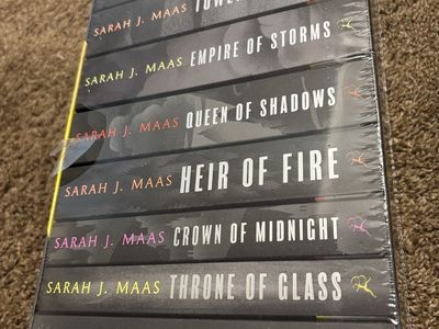 COMPLETE, NEW Throne of Glass Series