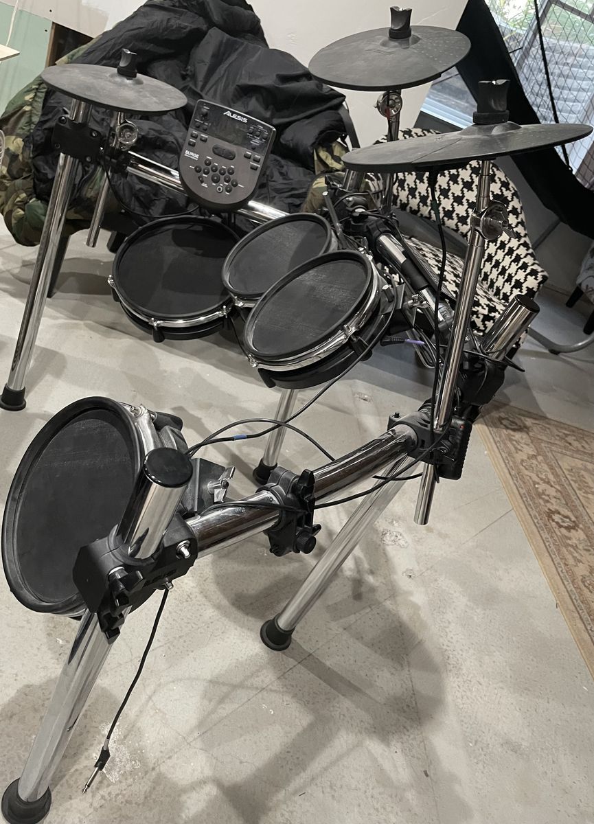 Alesis DM7X drum kit