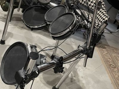 Alesis DM7X drum kit