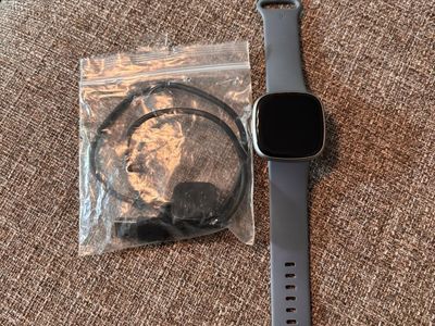 Like new fit but versa 4 smart watch in great condition