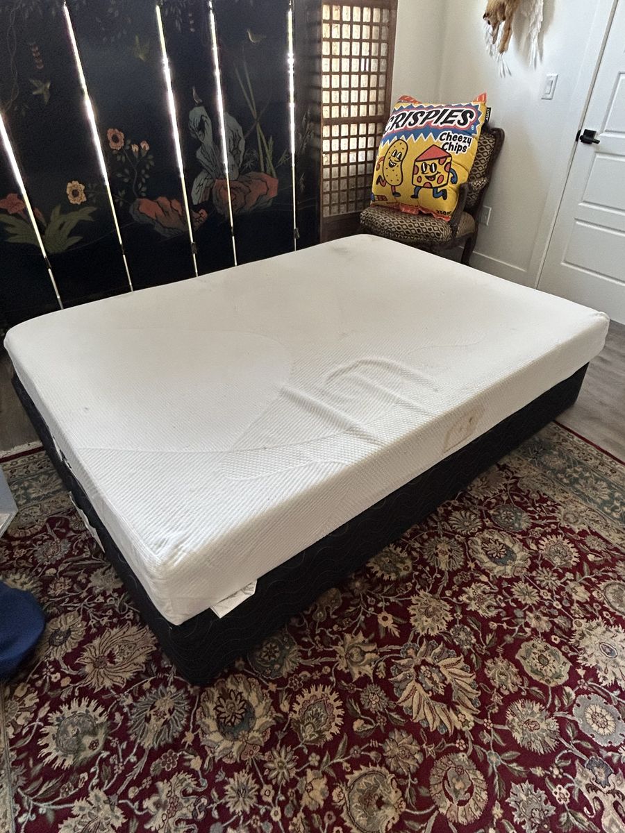 Foam QUEEN mattress and boxspring