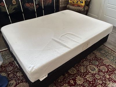 Foam QUEEN mattress and boxspring