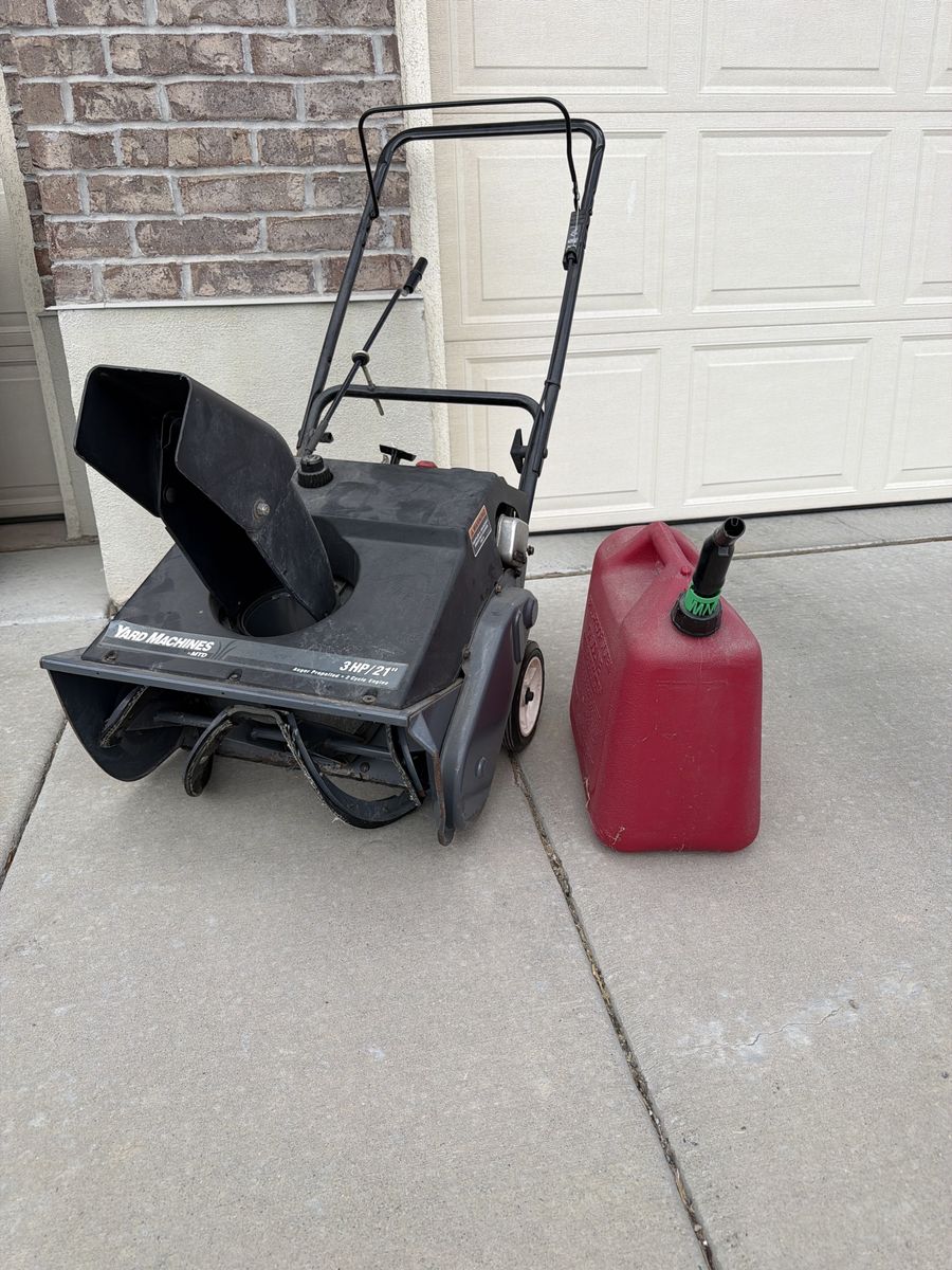 Yard Machines by MTD 3HP 21-Inch Single-Stage Snow Blower with Gas Can