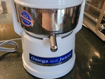 Omega Juicer