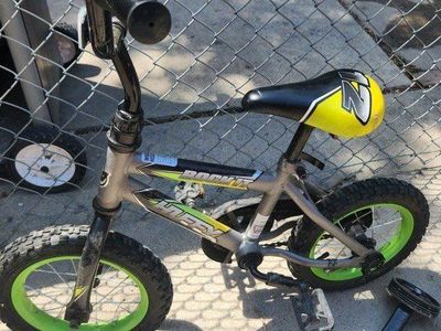 Huffy kids Bike - Gray/Green/Black/Yellow - Training Wheels Included.