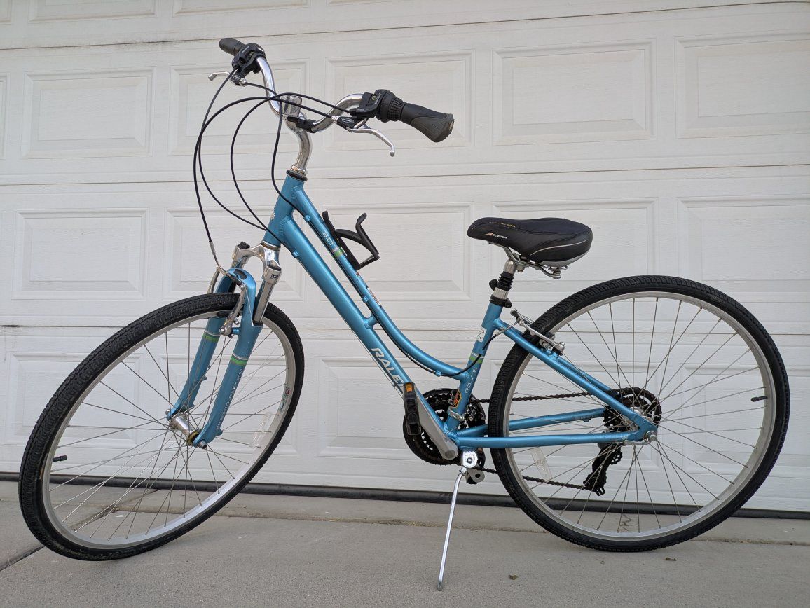 Raleigh Route 3.0 Comfort Hybrid Bike - Lightly Used & Ready to Ride!
