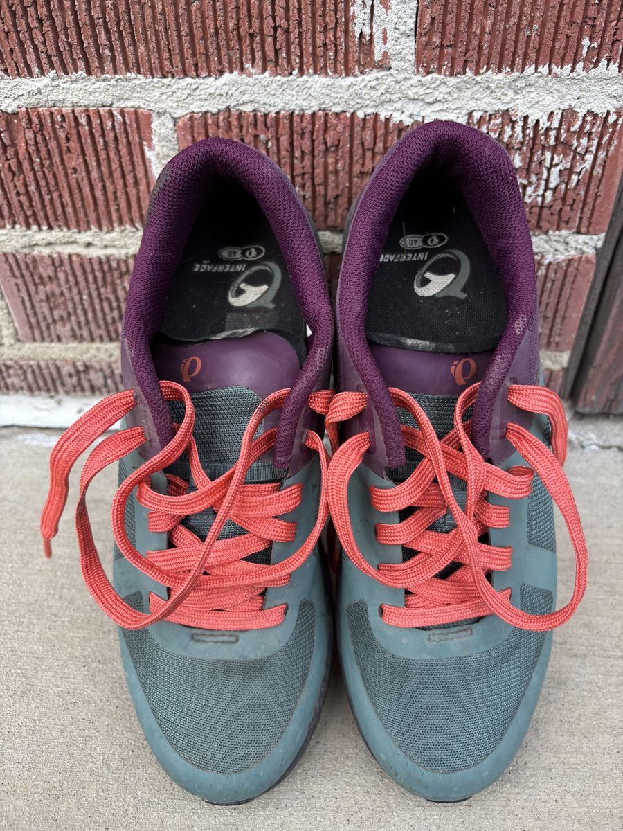 Pearl Izumi MTB shoes (size 40; 8.5)