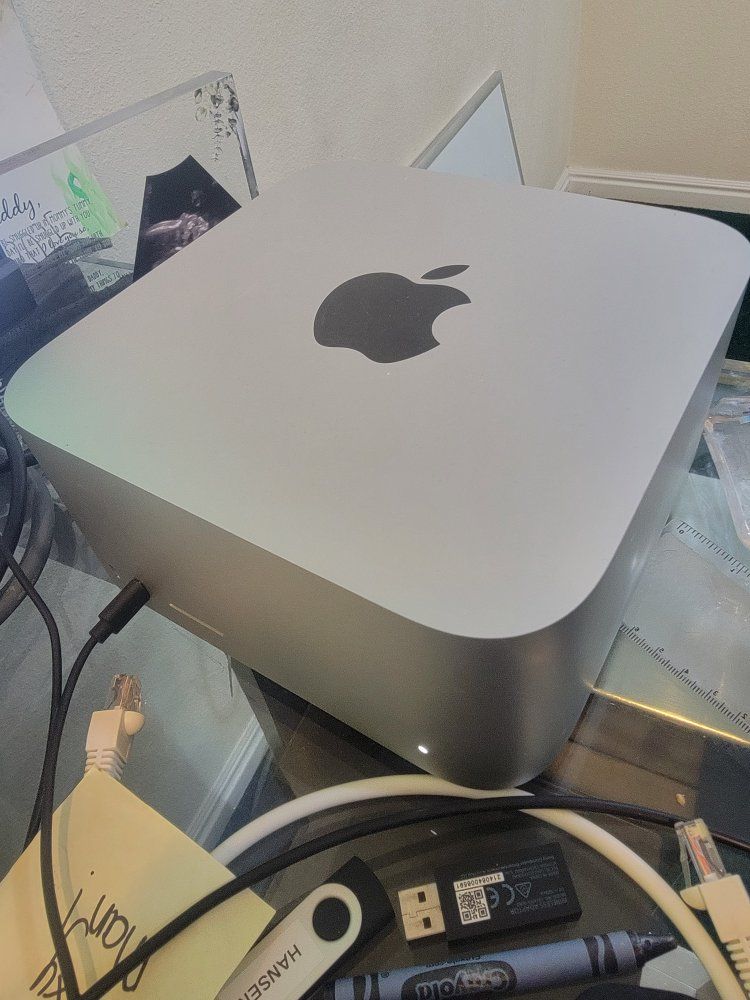 Mac M3 Ultra 96 GB 28-Core CPU 60 Core GPU