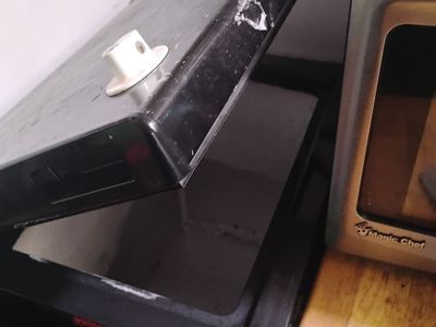 3.5 cubic feet deep freezer has lock and a key with it