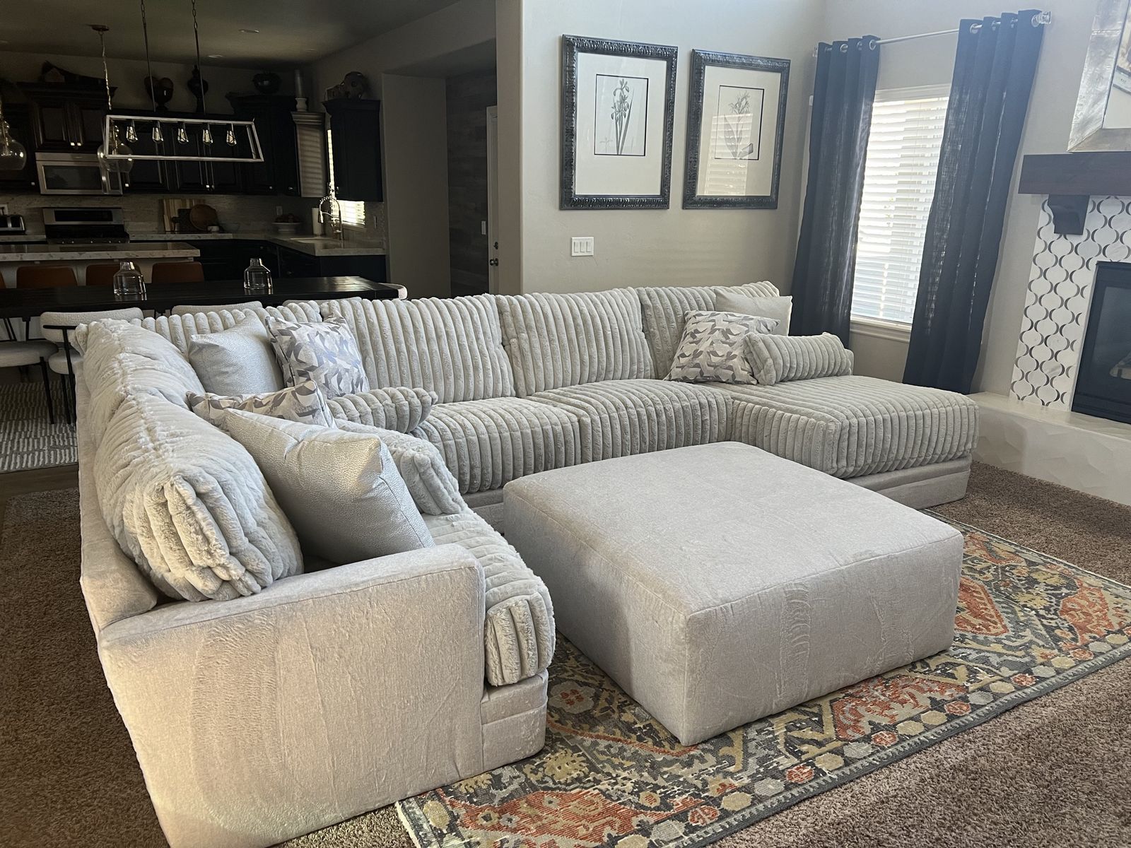 9x11 pottery barn rug  located in St. George