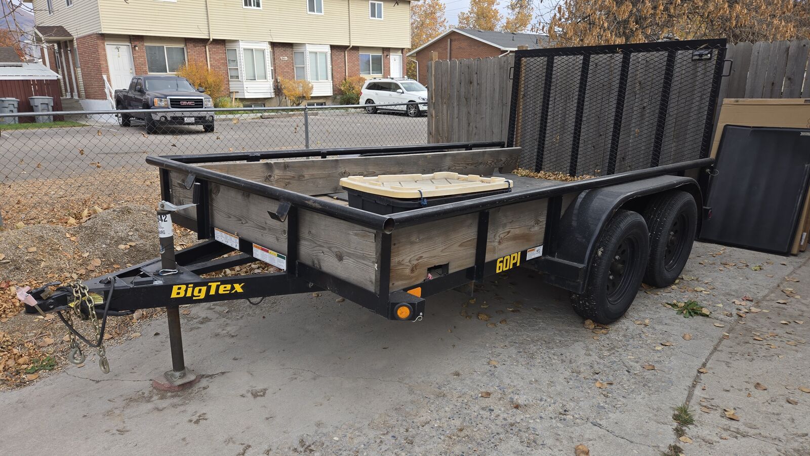 Double axel trailer with brakes