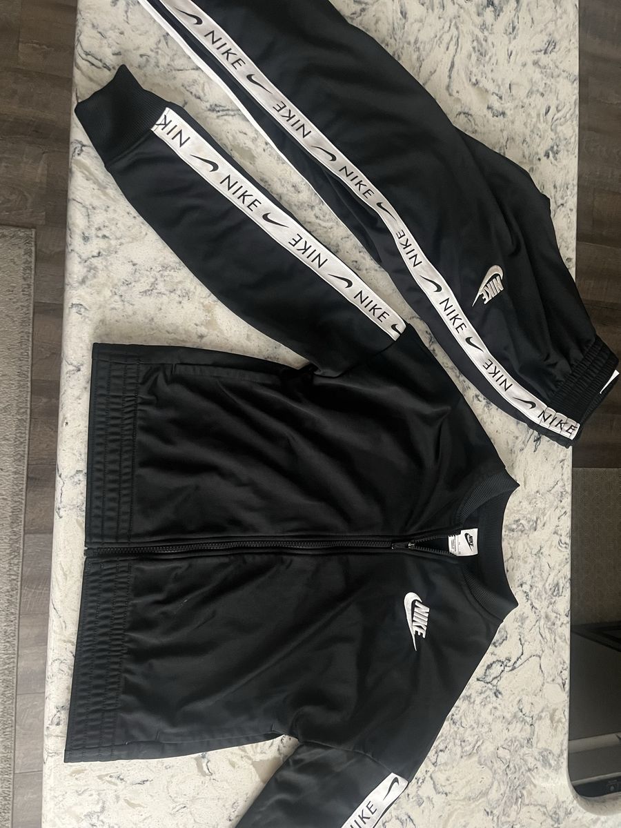 Nike jogger set-wore once