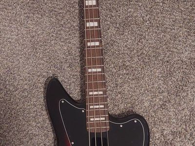 Squier Classic Vibe Jaguar Bass, 32" Scale - 3-Color Sunburst