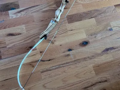 Greatree Archery Mohegan Recurve Bow 54/24 RH -PLUS 7 Arrows- Slightly Used