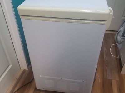 Danby Compact White Chest Freezer Works Great