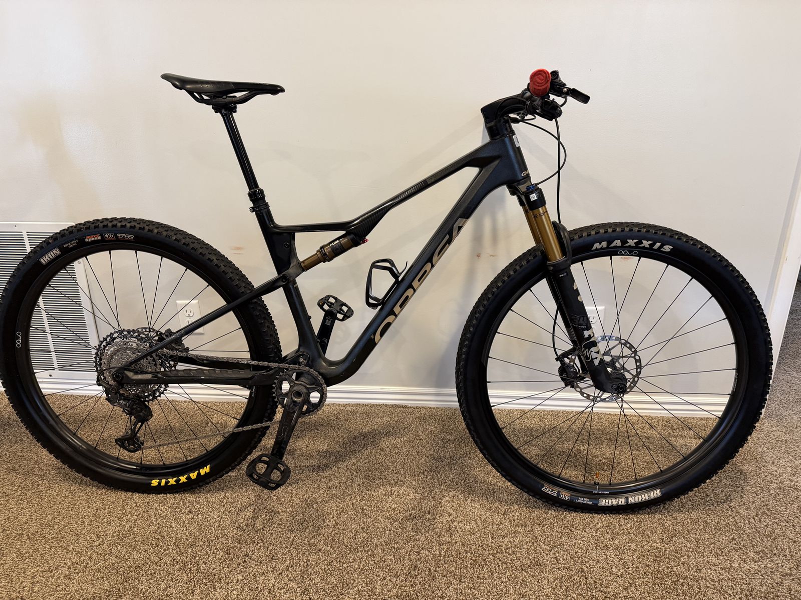 2024 Orbea Oiz M10 – Carbon XC Bike – Fox Factory / XT / Carbon Wheels – Large