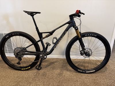2024 Orbea Oiz M10 – Carbon XC Bike – Fox Factory / XT / Carbon Wheels – Large