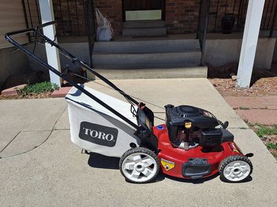 Toro 22' self propelled bagged mower, low usage