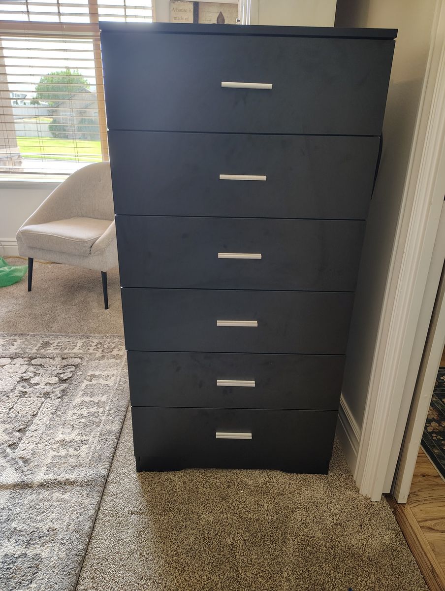 Black chest of drawers