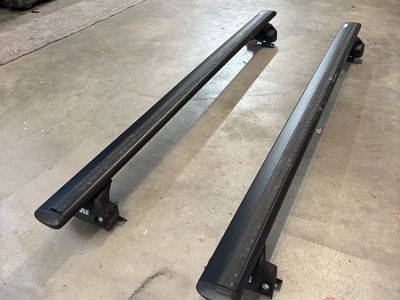 Thule Flush Rail and 60” Wingbar Evo package - 2016 Yukon