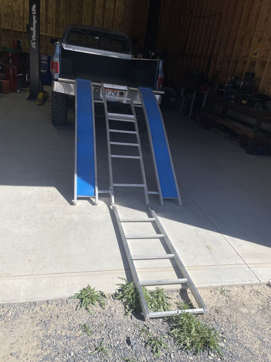 Snowmobile loading Ramp