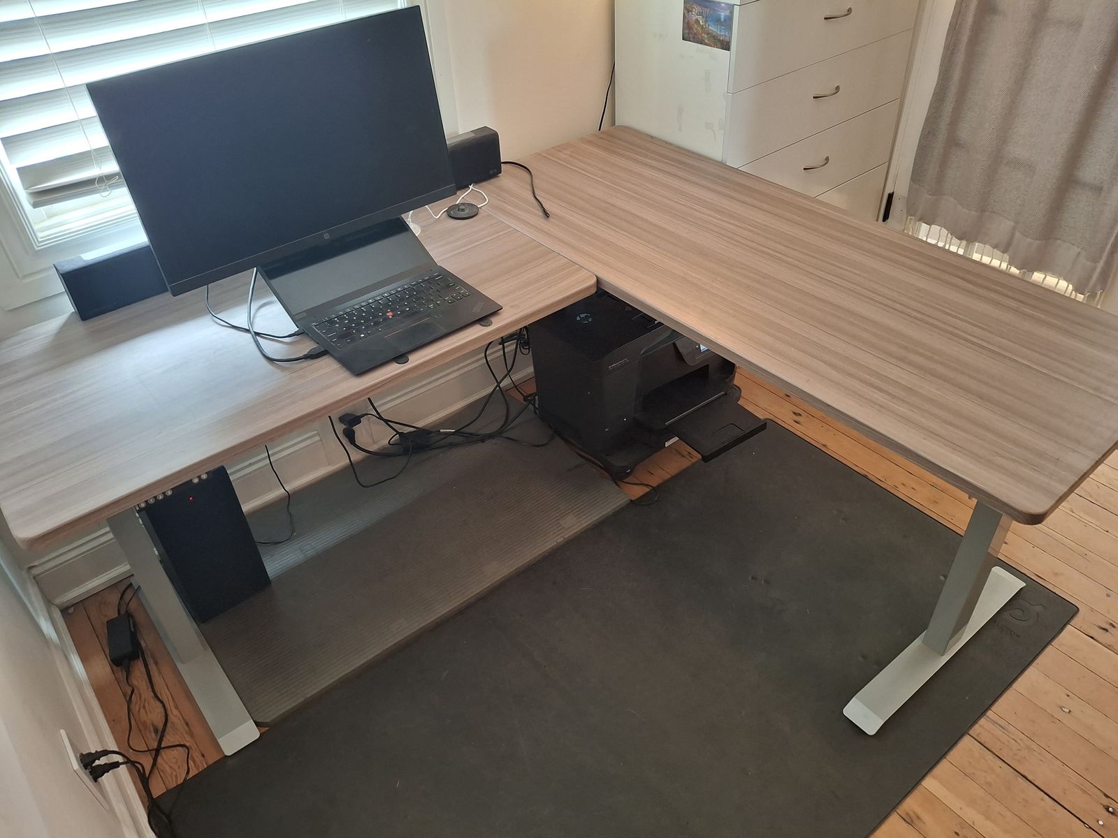 BRODAN Modern adjustable height desk