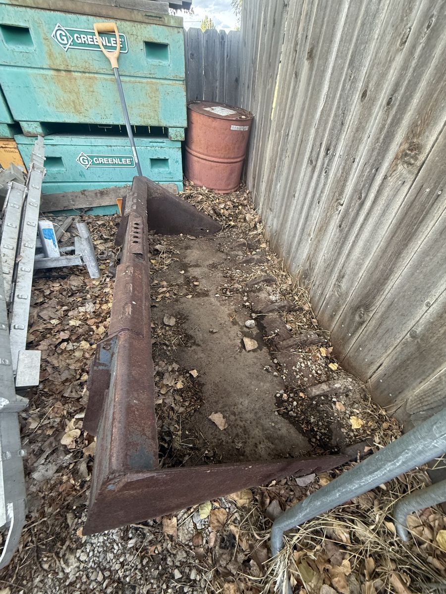 Heavy Duty Tractor Front Loader Bucket Attachment with Teeth