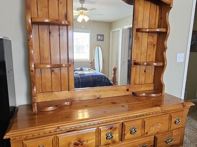 Queen size bedroom set.