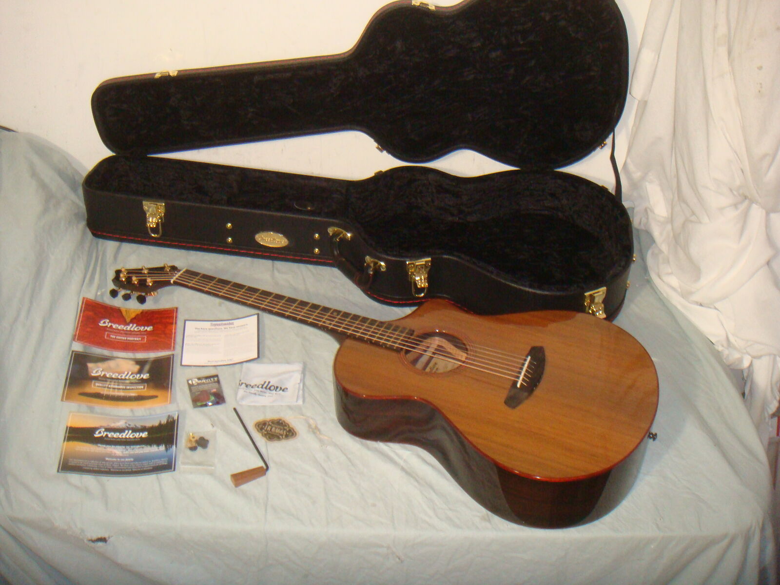 BREEDLOVE LIMITED ED CUSTOM CONCERT C GUITAR SINKER REDWOOD & EAST INDIAN ROSEWOOD W CASE