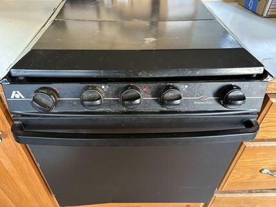 Atwood Wedgewood Vision 3-Burner RV Gas Range & Oven with Igniter - Black
