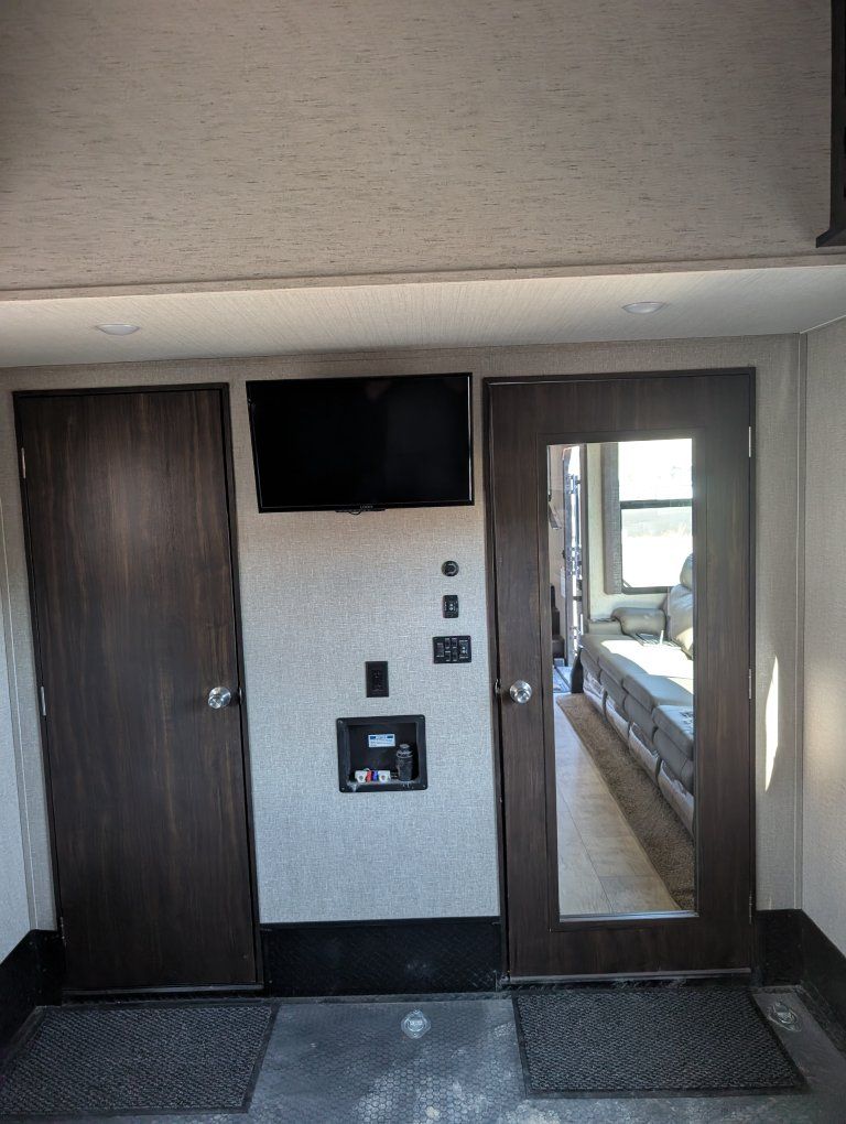 Main image 14