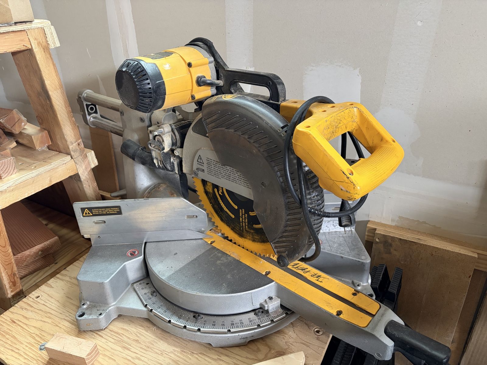 Dewalt 12” Dual Bevel Compound Sliding Miter Saw