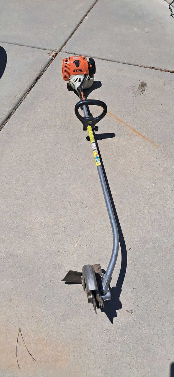 Stihl FC 90 Edger 4-MIX Gas-Powered Professional Lawn Edging Tool