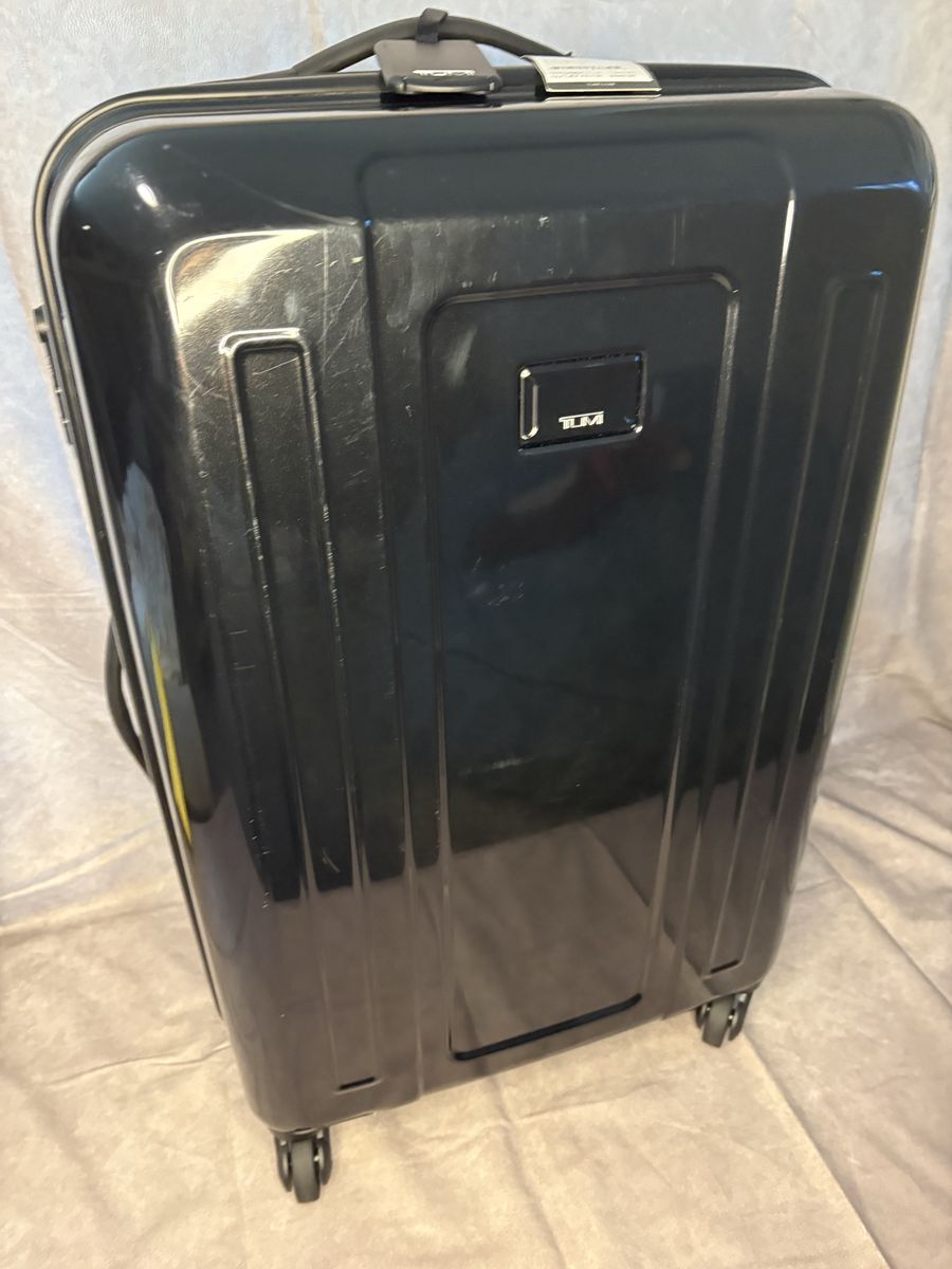 TUMI Large Spinner Suitcase – Hard Shell