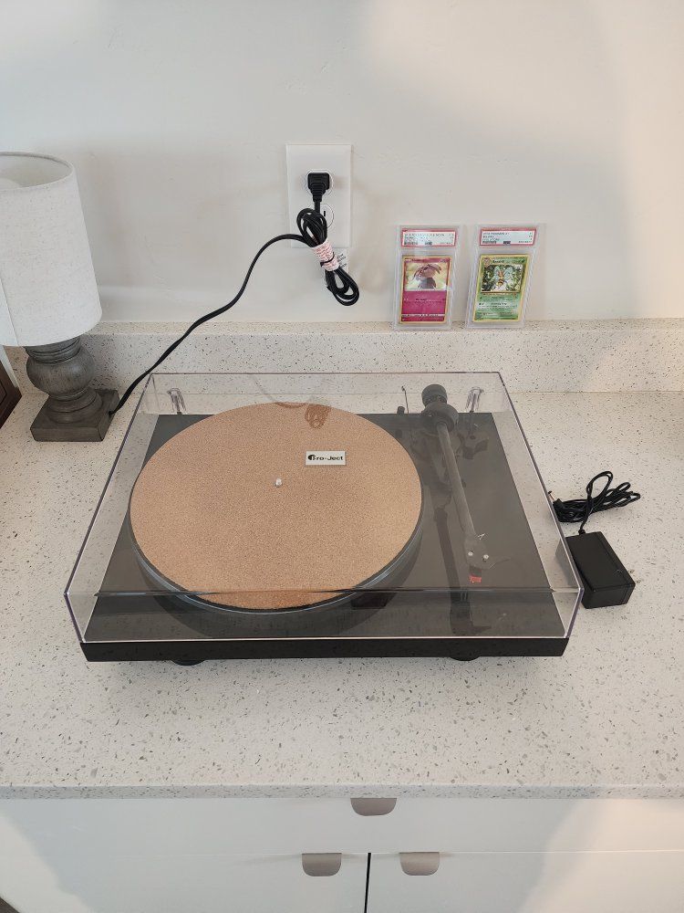 Pro-Ject Debut Carbon Evo (Needs new cart)