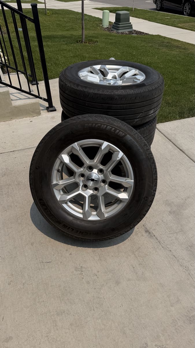 Chevy Silverado 1500 Tahoe Rims and Tires 265/65R18 Michelin