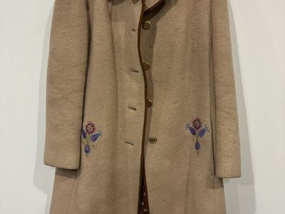 Vintage Weatherproof Wool Blend Embroidered Floral Coat Medium Tan