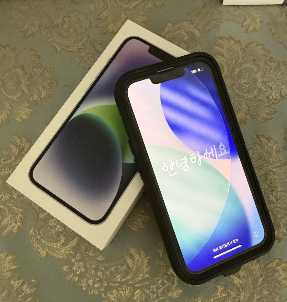 iPhone 14 In An Otterbox