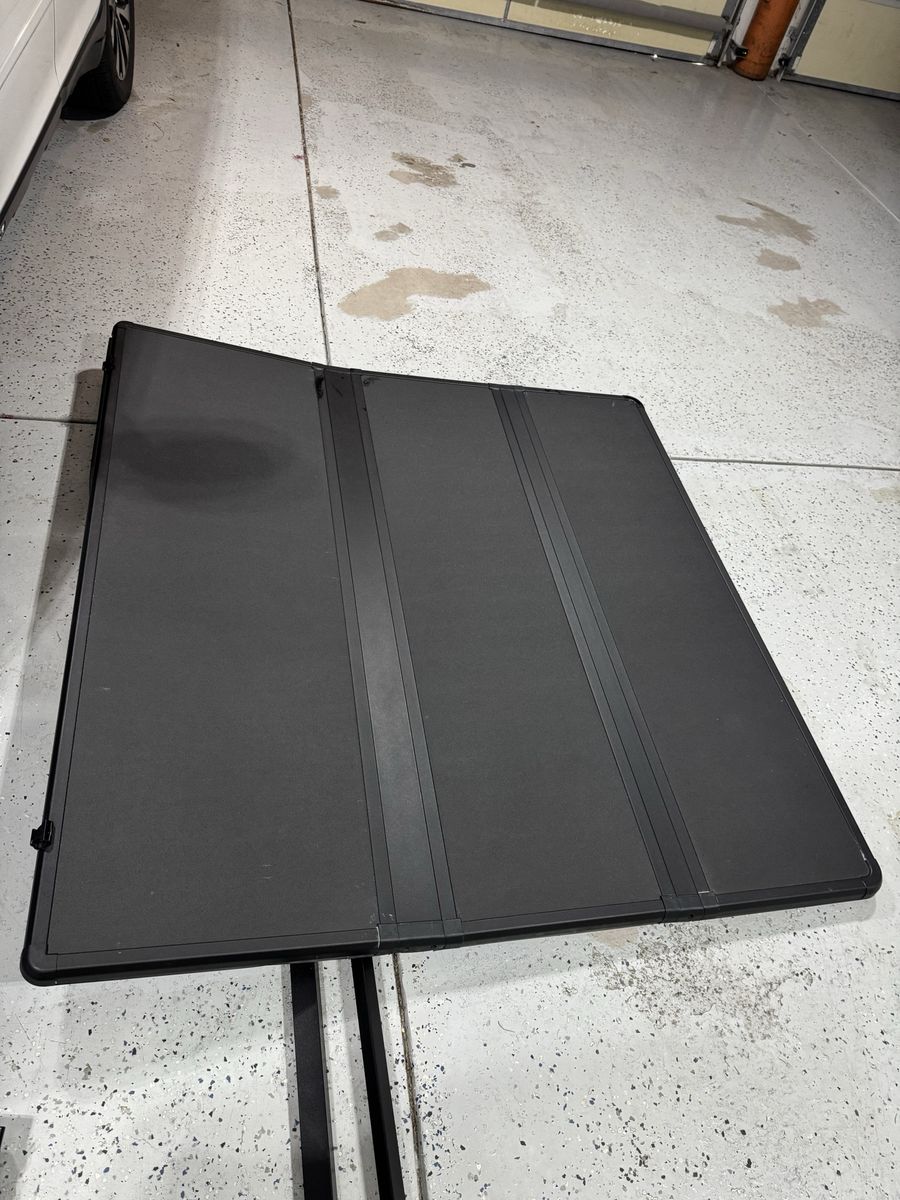 Honda Ridgeline truck bed cover (2023)